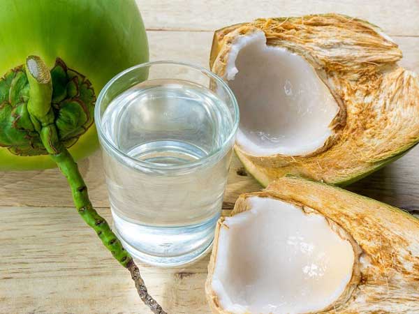 Mơ thấy mình đang uống nước dừa tươi