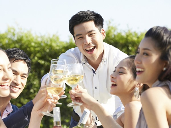 Ngủ mơ thấy bạn cũ mang đến nhiều thông điệp cảm xúc
