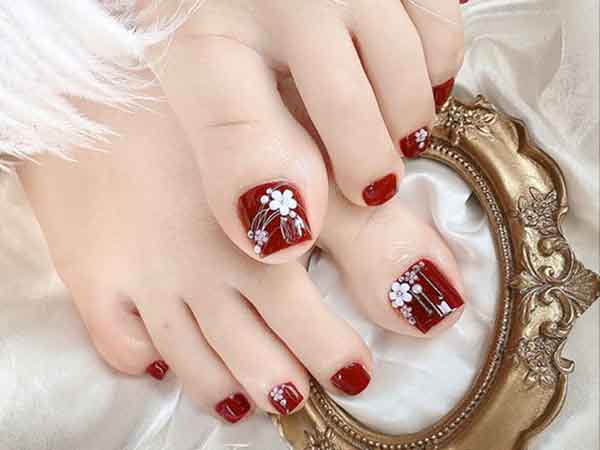 Nằm mơ thấy móng chân chảy máu