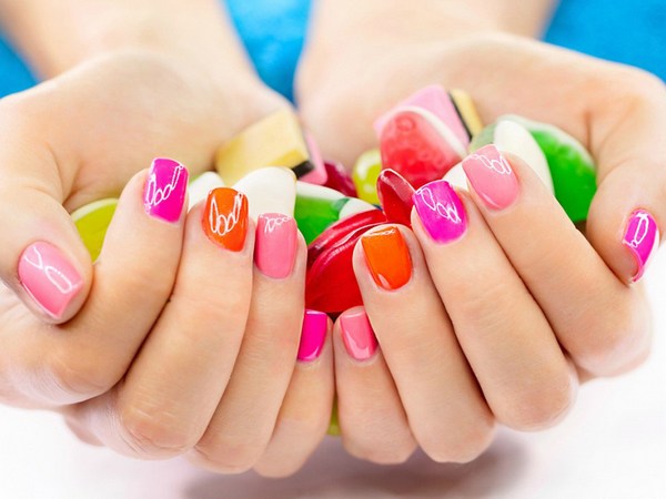 Ngủ mơ thấy móng tay được sơn đẹp