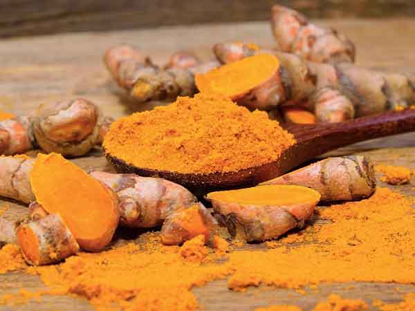 Mộng mơ thấy củ nghệ trong chậu hoặc vườn nhà