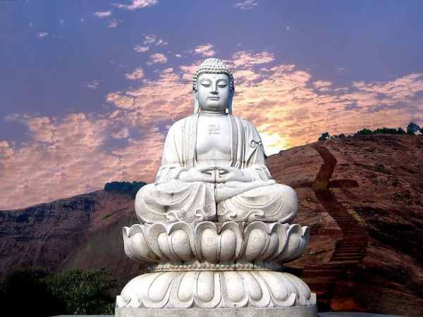 Mơ thấy tượng đá trong chùa