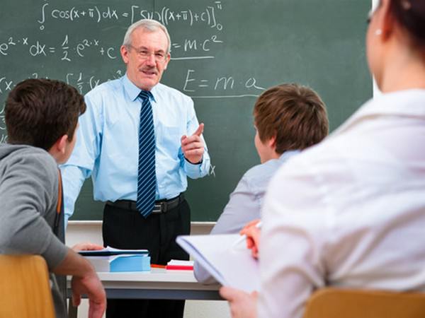 Nằm mơ thấy thầy giáo cũ thời đi học