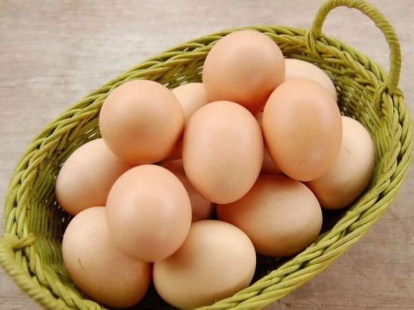 Nằm mơ thấy trứng gà có điềm gì, báo điềm tốt hay xấu?