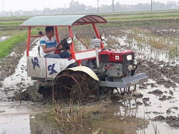 Chiêm bao thấy máy cày hết dầu