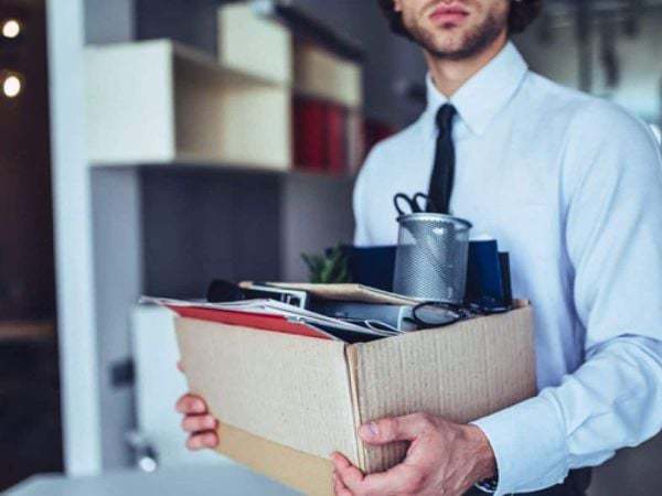 Nằm mơ thấy bị đuổi việc có ý nghĩa gì? Sắp mất lộc chăng?