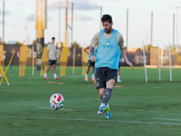 Tin bóng đá: Messi bị kiện vì vắng mặt trong trận giao hữu