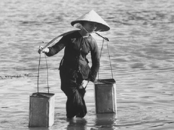 Giải mã chi tiết các giấc mơ thấy gánh nước